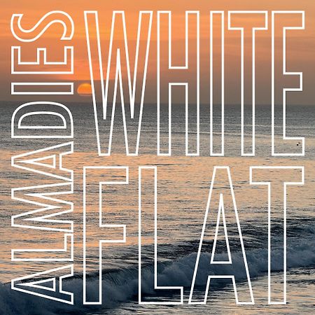 White Flat Almadies داكاغْ المظهر الخارجي الصورة