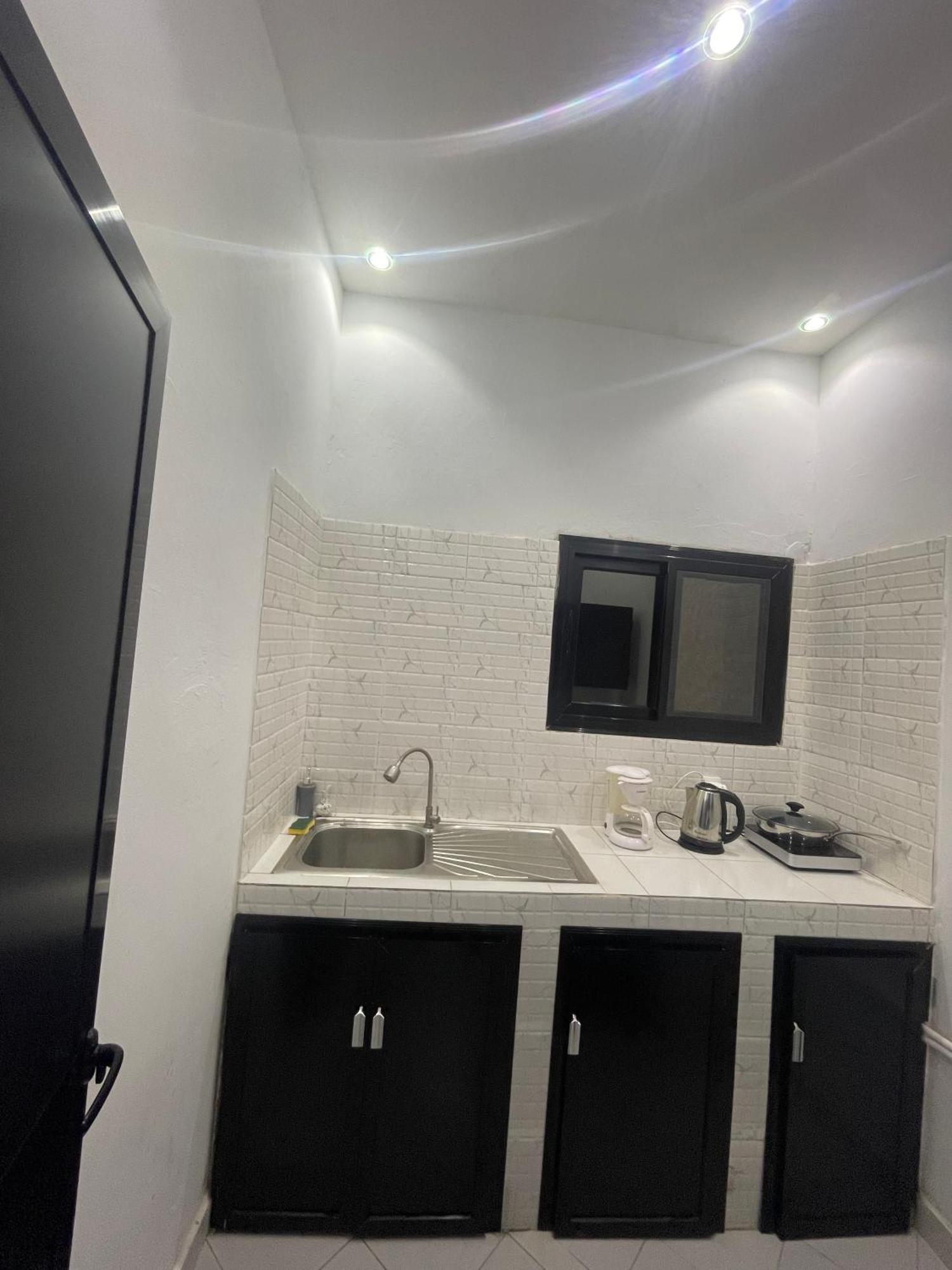 White Flat Almadies داكاغْ المظهر الخارجي الصورة